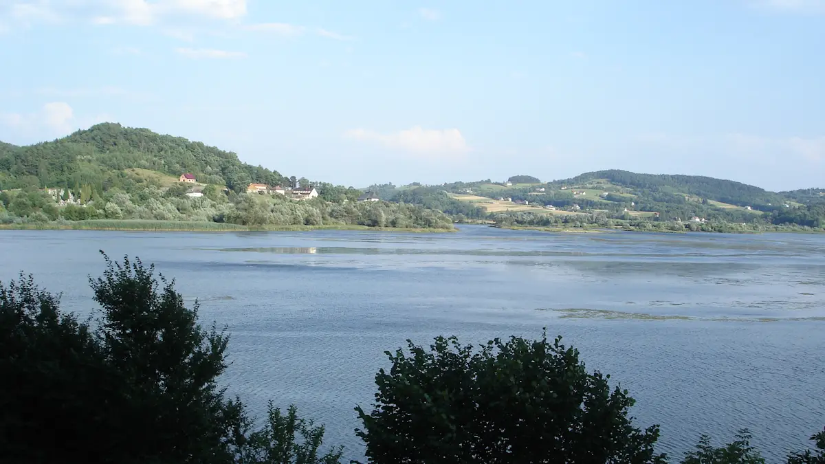 Jezioro Czchowskie - widok na Tropie i Witowice